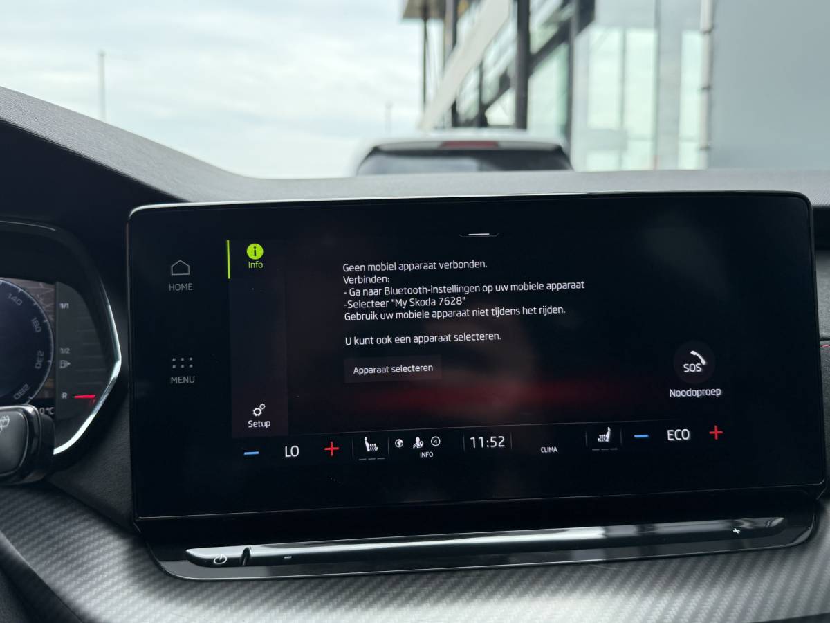 Škoda Octavia ŠKODA Octavia Combi BWJ 2023 1.4 TSI iV PHEV 225PK  Sportline Business FULL LED | HALF LEDER | ELEKTR. STOELEN | KEYLESS | ADAPTIVE CRUISE | STOELVERW. | ELEKTR. ACHTERKLEP | CARPLAY + ANDROID | NAVI | CLIMA | CRUISE | LMV | PDC