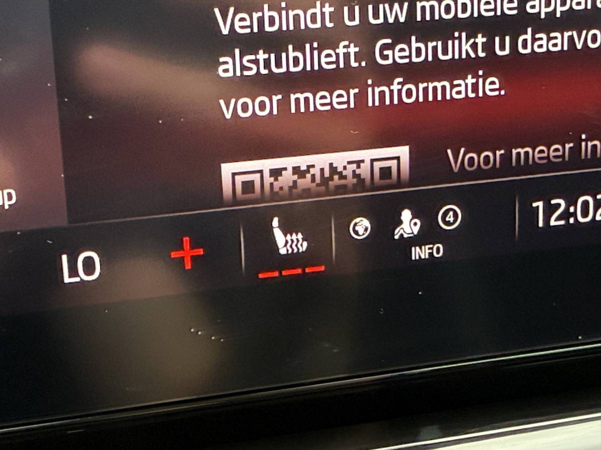 Škoda Octavia ŠKODA Octavia Combi BWJ 2023 1.4 TSI iV PHEV 225PK  Sportline Business FULL LED | HALF LEDER | ELEKTR. STOELEN | KEYLESS | ADAPTIVE CRUISE | STOELVERW. | ELEKTR. ACHTERKLEP | CARPLAY + ANDROID | NAVI | CLIMA | CRUISE | LMV | PDC