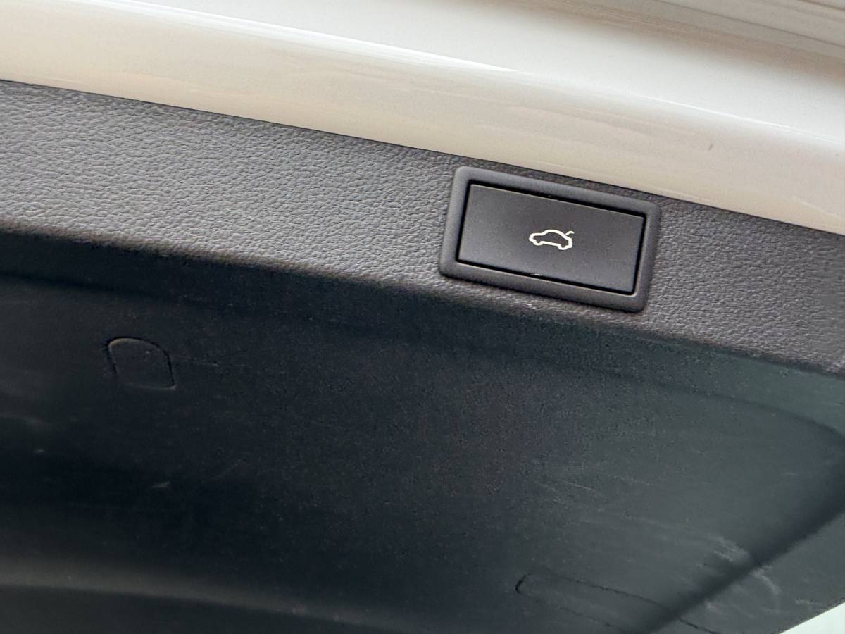 Škoda Octavia ŠKODA Octavia Combi BWJ 2023 1.4 TSI iV PHEV 225PK  Sportline Business FULL LED | HALF LEDER | ELEKTR. STOELEN | KEYLESS | ADAPTIVE CRUISE | STOELVERW. | ELEKTR. ACHTERKLEP | CARPLAY + ANDROID | NAVI | CLIMA | CRUISE | LMV | PDC