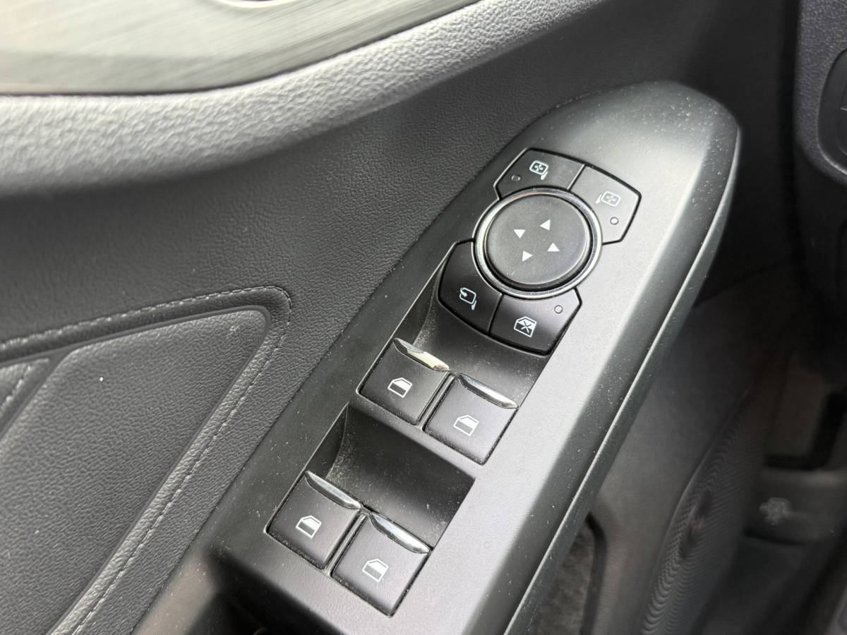 Ford Focus Ford Focus Wagon BWJ 2019 1.5 EcoBlue 120 PK  Titanium Business TREKHAAK | FULL LED | HEAD-UP DISPLAY | KEYLESS | STOEL + STUURVERW. | CARPLAY + ANDROID | NAVI | CLIMA | CRUISE | LMV | PDC