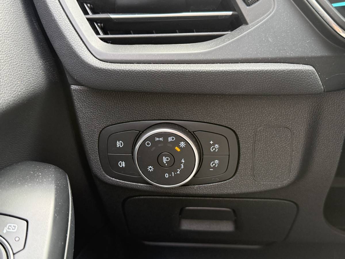 Ford Focus Ford Focus Wagon BWJ 2019 1.5 EcoBlue 120 PK  Titanium Business TREKHAAK | FULL LED | HEAD-UP DISPLAY | KEYLESS | STOEL + STUURVERW. | CARPLAY + ANDROID | NAVI | CLIMA | CRUISE | LMV | PDC