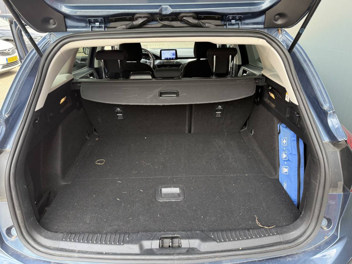 Ford Focus Ford Focus Wagon BWJ 2019 1.5 EcoBlue 120 PK  Titanium Business TREKHAAK | FULL LED | HEAD-UP DISPLAY | KEYLESS | STOEL + STUURVERW. | CARPLAY + ANDROID | NAVI | CLIMA | CRUISE | LMV | PDC