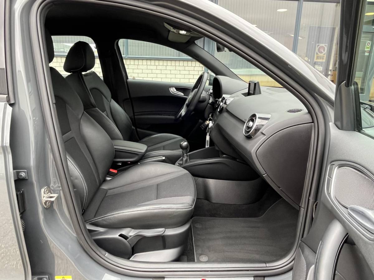 Audi A1 Sportback Audi A1 Sportback 1.0 TFSI Advance Sport S-Line | NL Auto/1e Eig./Navi/Airco/Cruise/17″/PDC V+A