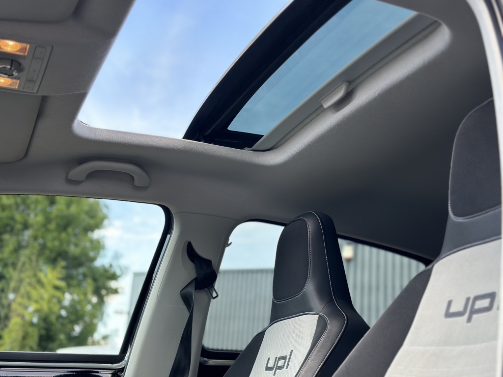 Volkswagen up! Volkswagen Up! 1.0 high up! BlueM. Panoramadak*5drs*Black Edition*PDC*Airco*Pri
