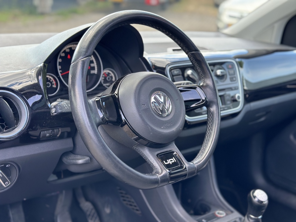 Volkswagen up! Volkswagen Up! 1.0 high up! BlueM. Panoramadak*5drs*Black Edition*PDC*Airco*Pri