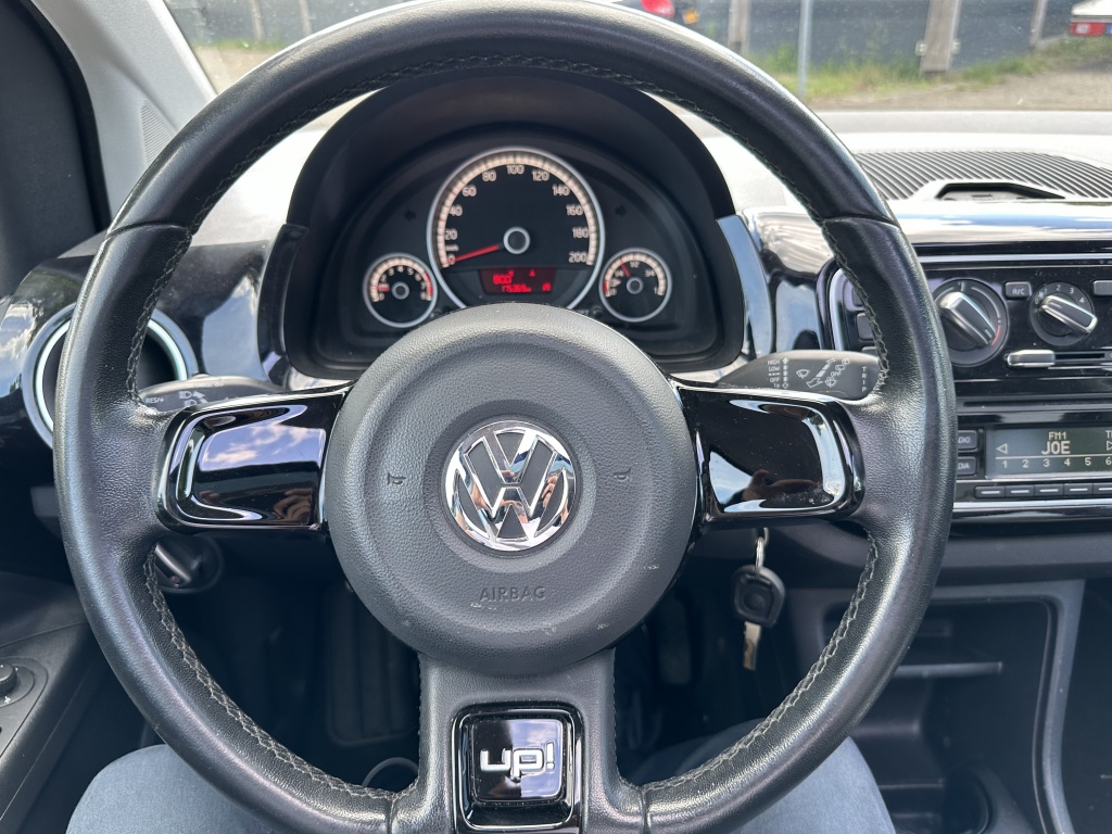 Volkswagen up! Volkswagen Up! 1.0 high up! BlueM. Panoramadak*5drs*Black Edition*PDC*Airco*Pri