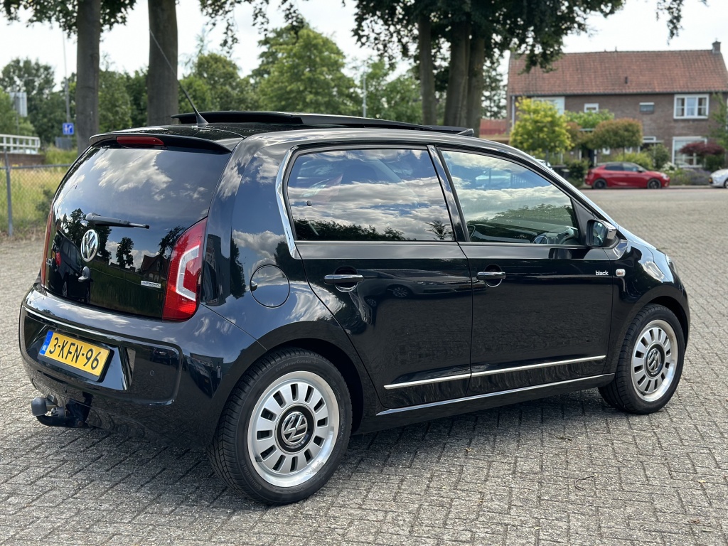 Volkswagen up! Volkswagen Up! 1.0 high up! BlueM. Panoramadak*5drs*Black Edition*PDC*Airco*Pri