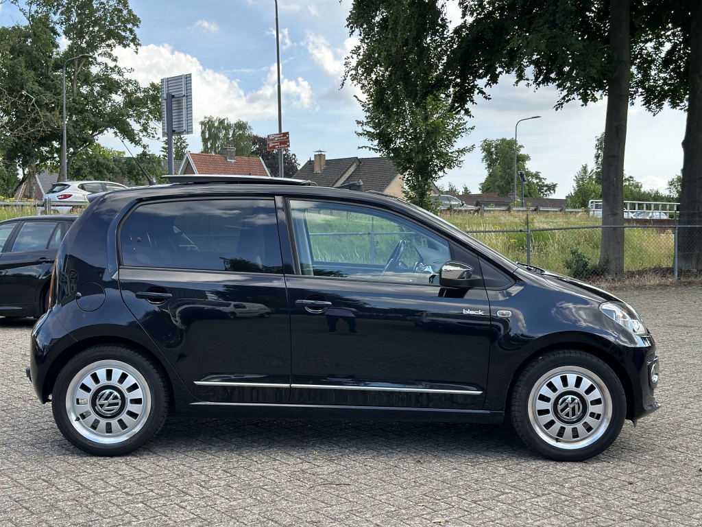 Volkswagen up! Volkswagen Up! 1.0 high up! BlueM. Panoramadak*5drs*Black Edition*PDC*Airco*Pri