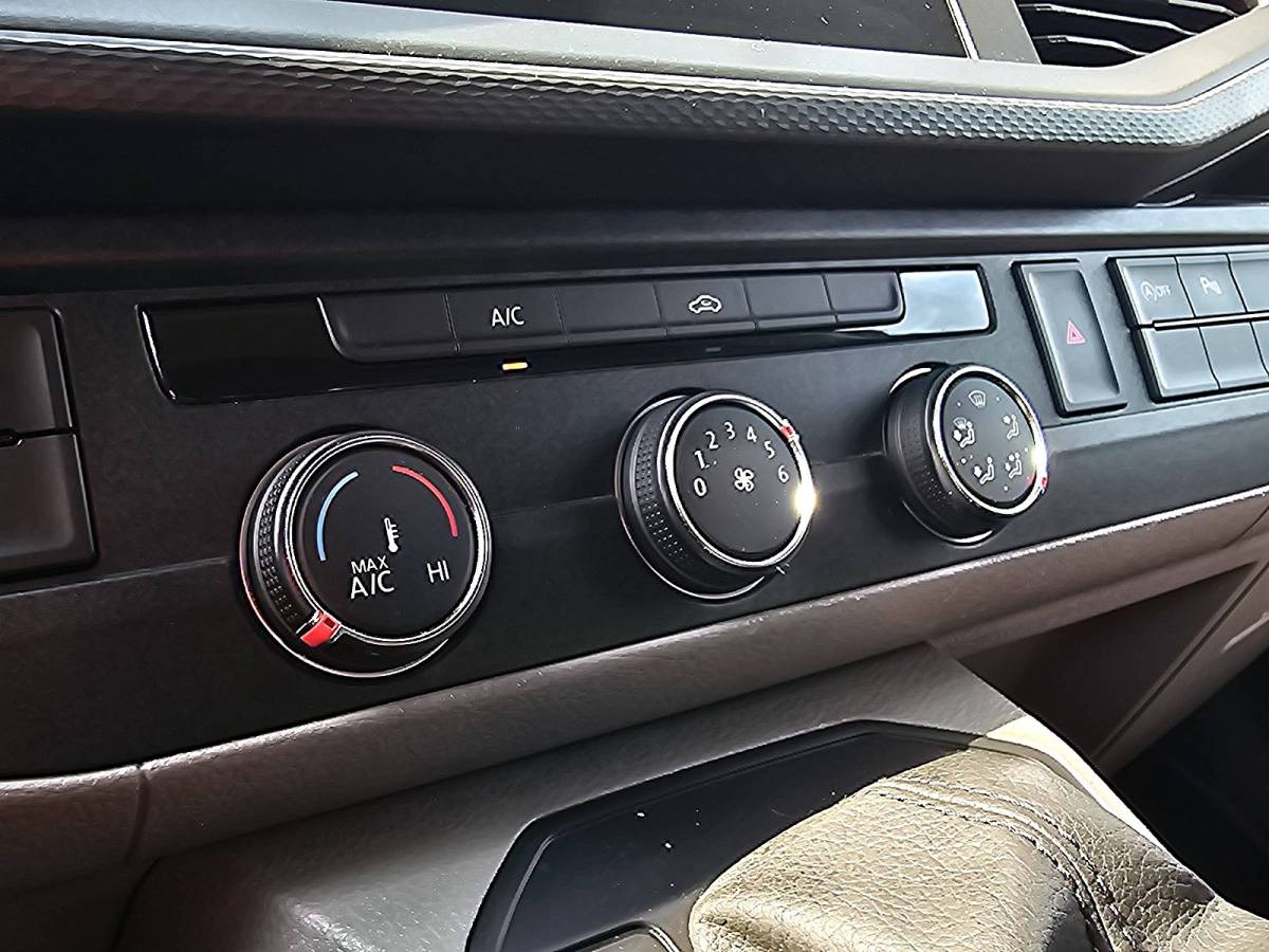 Volkswagen Transporter VOLKSWAGEN TRANSPORTER 2.0 TDI t6.1 150pk navi nap!