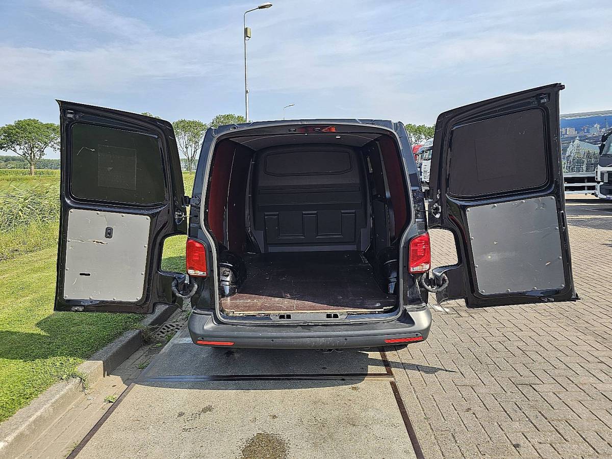 Volkswagen Transporter VOLKSWAGEN TRANSPORTER 2.0 TDI t6.1 150pk navi nap!