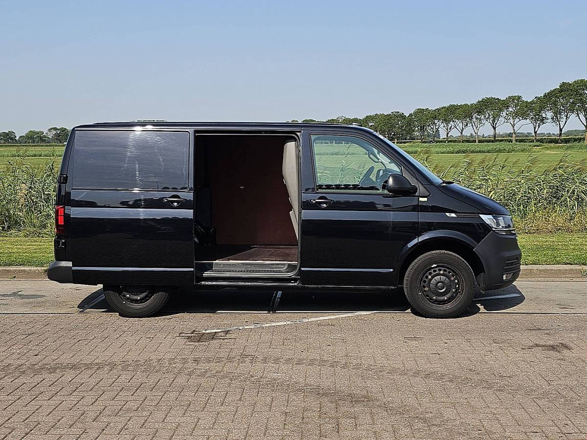 Volkswagen Transporter VOLKSWAGEN TRANSPORTER 2.0 TDI t6.1 150pk navi nap!