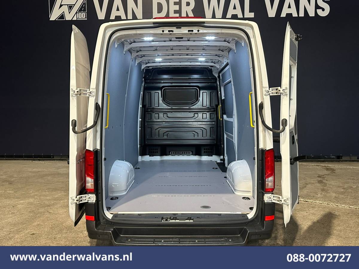 Volkswagen Crafter Volkswagen Crafter 2.0 TDI 141pk L3H3 L2H2 Euro6 Airco | Navigatie | Apple Carplay | Chauffeursstoel Android Auto, Standkachel, Parkeersensoren, 3000kg trekvermogen