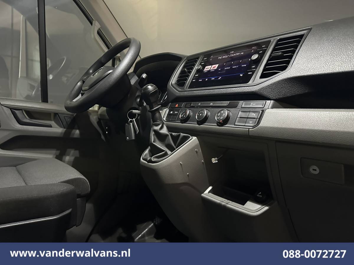 Volkswagen Crafter Volkswagen Crafter 2.0 TDI 141pk L3H3 L2H2 Euro6 Airco | Navigatie | Apple Carplay | Chauffeursstoel Android Auto, Standkachel, Parkeersensoren, 3000kg trekvermogen