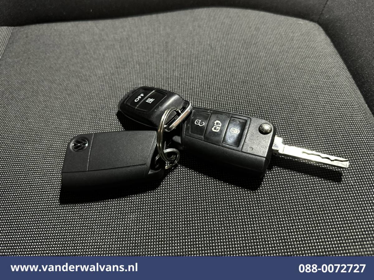 Volkswagen Crafter Volkswagen Crafter 2.0 TDI 141pk L3H3 L2H2 Euro6 Airco | Navigatie | Apple Carplay | Chauffeursstoel Android Auto, Standkachel, Parkeersensoren, 3000kg trekvermogen