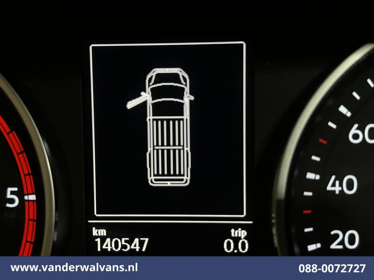 Volkswagen Crafter Volkswagen Crafter 2.0 TDI 141pk L3H3 L2H2 Euro6 Airco | Navigatie | Apple Carplay | Chauffeursstoel Android Auto, Standkachel, Parkeersensoren, 3000kg trekvermogen