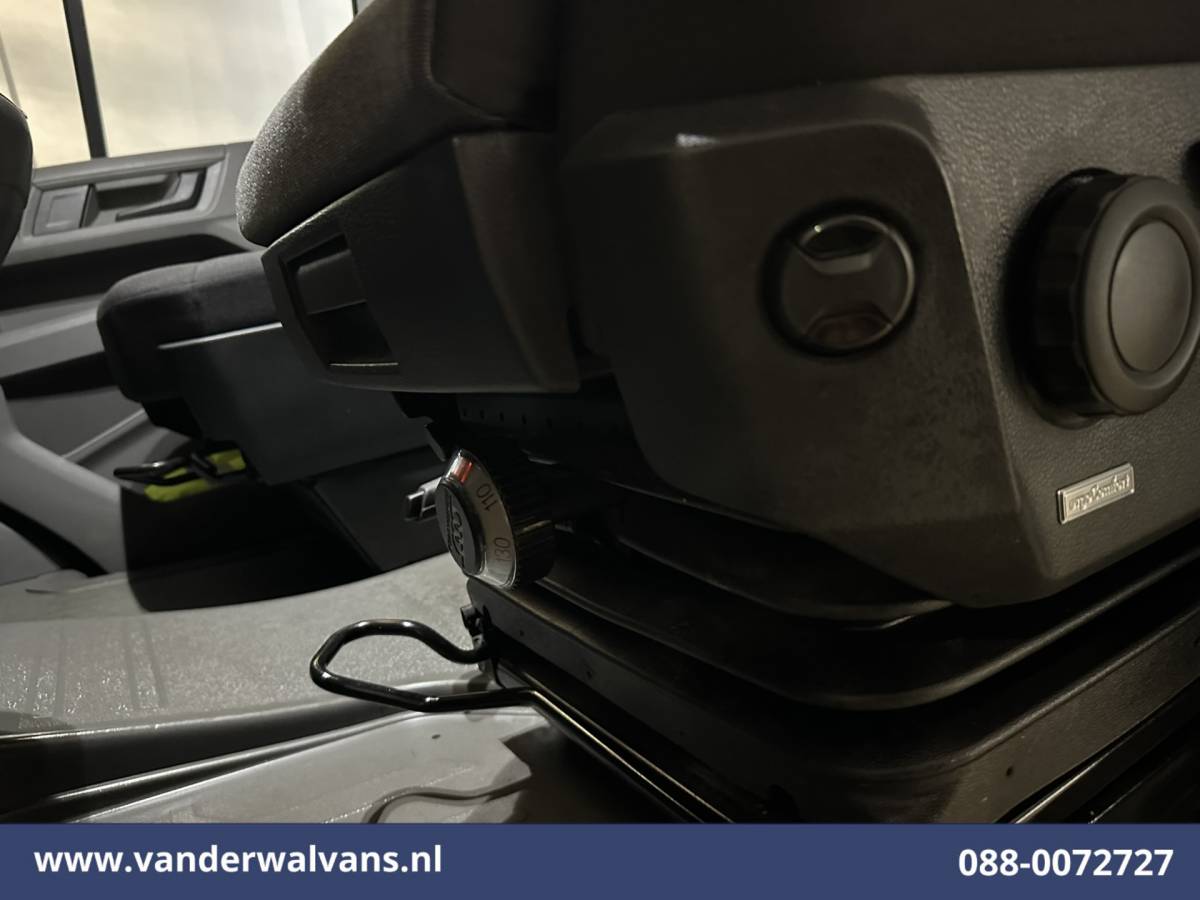 Volkswagen Crafter Volkswagen Crafter 2.0 TDI 141pk L3H3 L2H2 Euro6 Airco | Navigatie | Apple Carplay | Chauffeursstoel Android Auto, Standkachel, Parkeersensoren, 3000kg trekvermogen