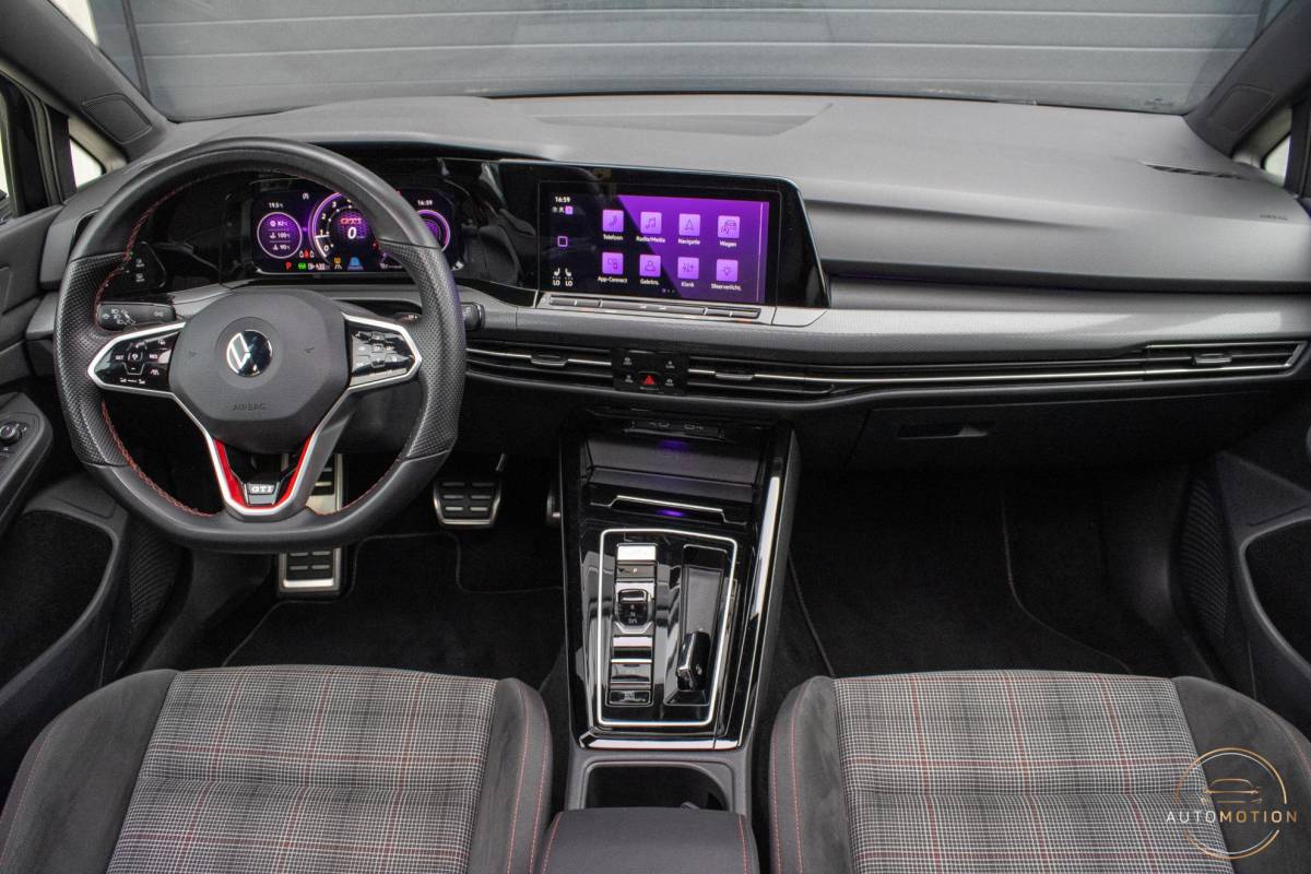 Volkswagen Golf Volkswagen Golf 2.0 TSI GTI PANO CAMERA MISTLAMPEN IQ STOELVERWARMING