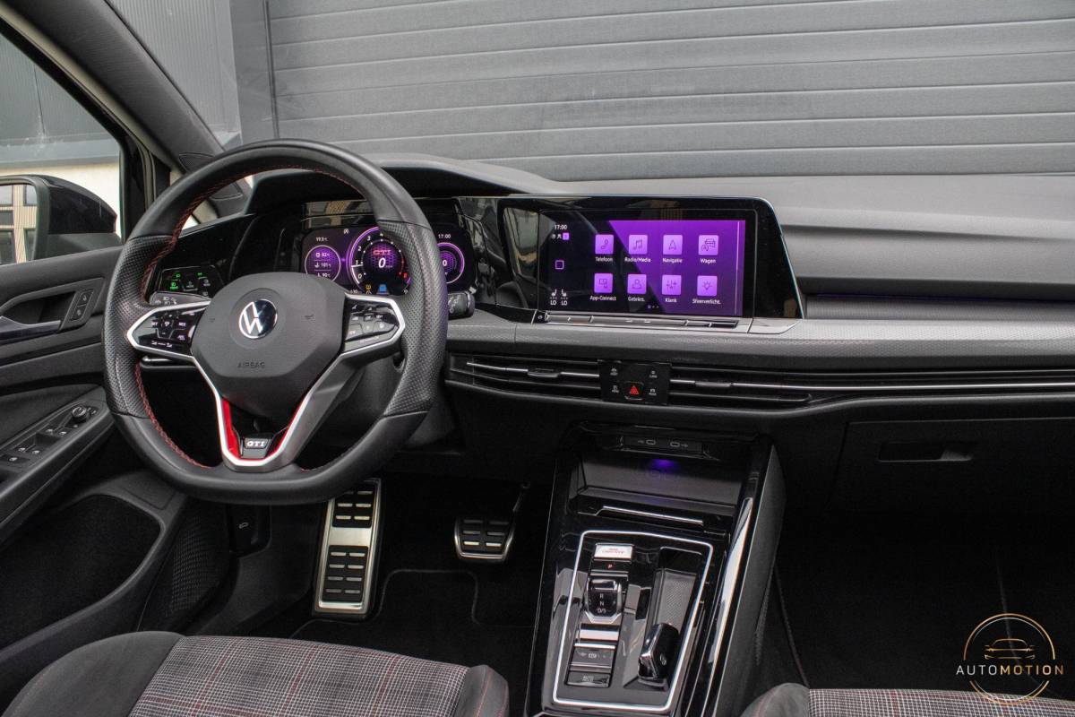 Volkswagen Golf Volkswagen Golf 2.0 TSI GTI PANO CAMERA MISTLAMPEN IQ STOELVERWARMING