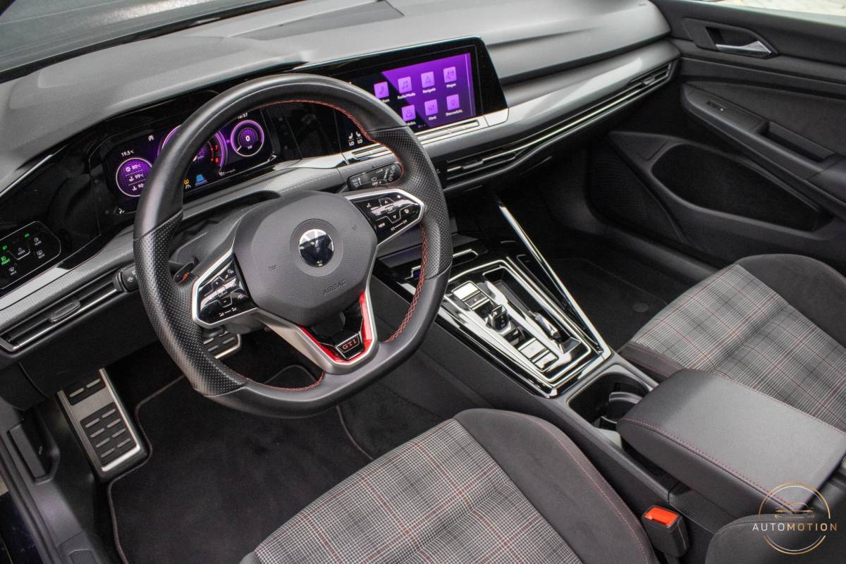 Volkswagen Golf Volkswagen Golf 2.0 TSI GTI PANO CAMERA MISTLAMPEN IQ STOELVERWARMING