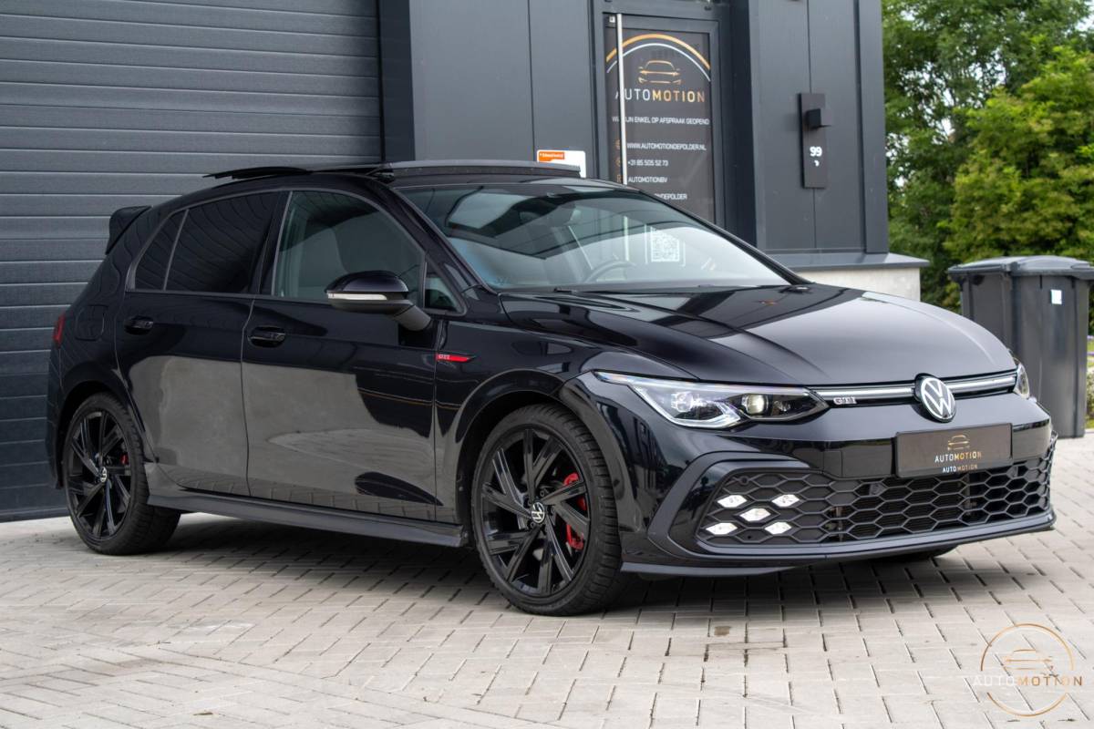 Volkswagen Golf Volkswagen Golf 2.0 TSI GTI PANO CAMERA MISTLAMPEN IQ STOELVERWARMING