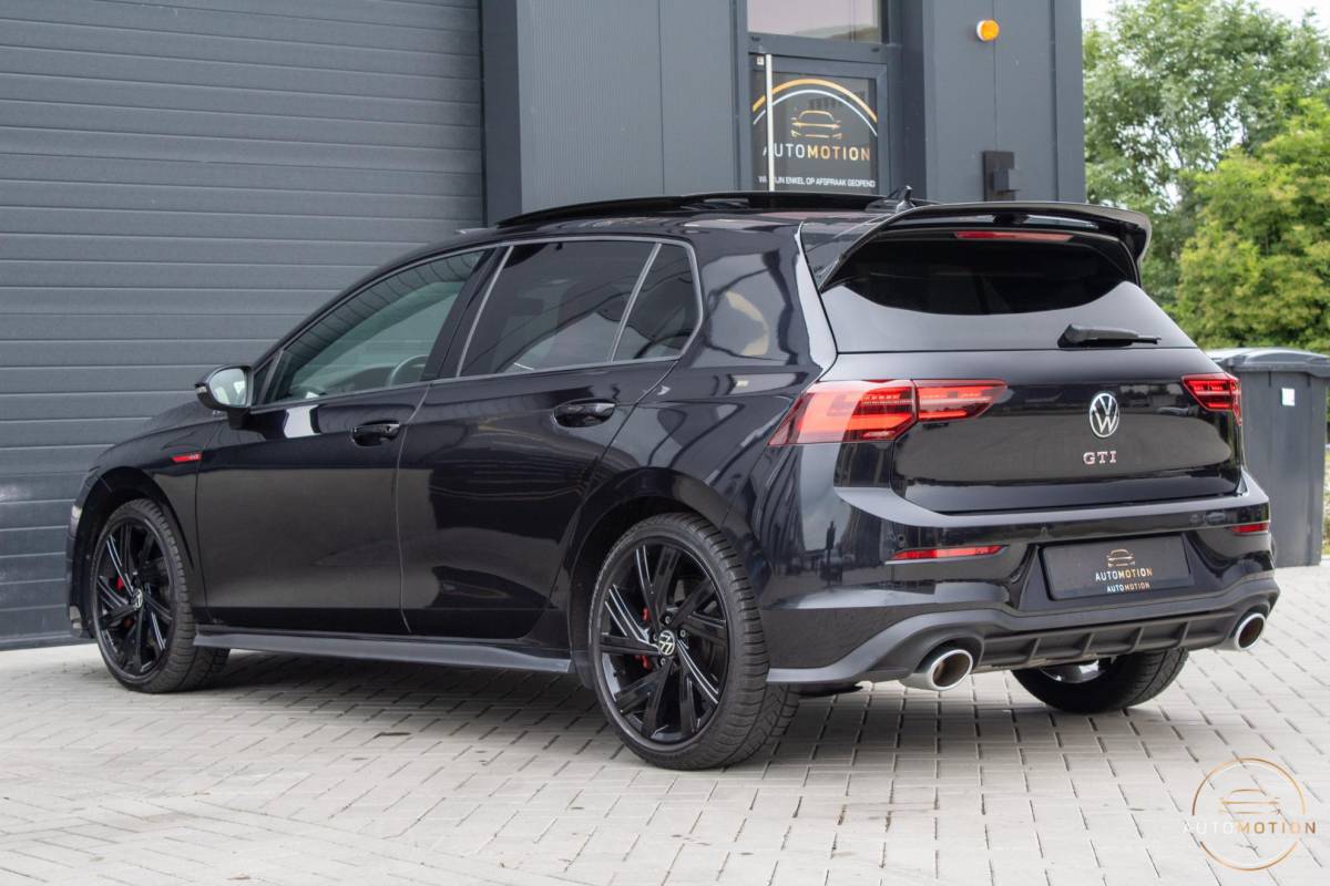 Volkswagen Golf Volkswagen Golf 2.0 TSI GTI PANO CAMERA MISTLAMPEN IQ STOELVERWARMING