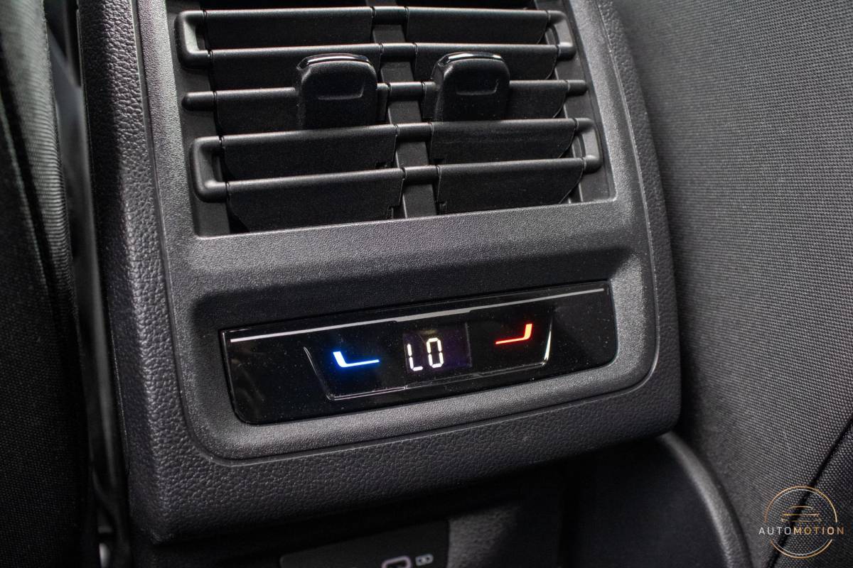 Volkswagen Golf Volkswagen Golf 2.0 TSI GTI PANO CAMERA MISTLAMPEN IQ STOELVERWARMING
