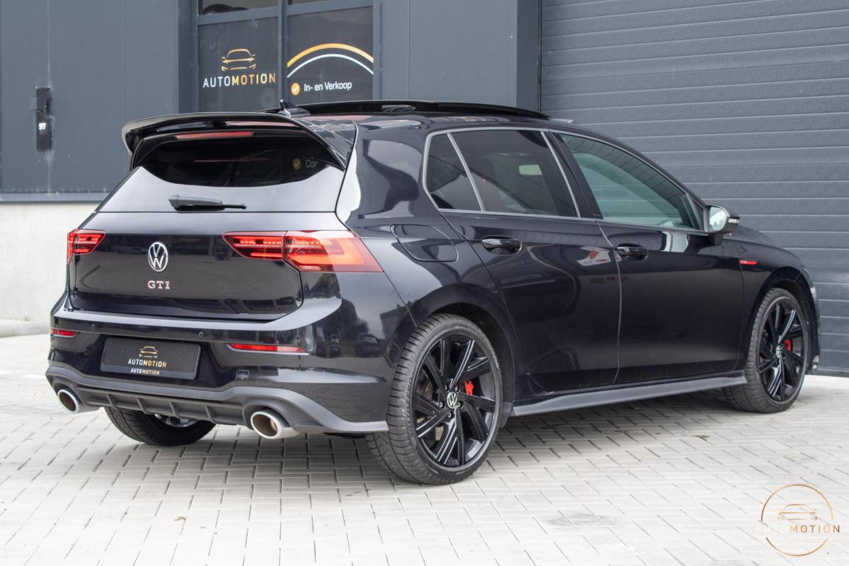 Volkswagen Golf Volkswagen Golf 2.0 TSI GTI PANO CAMERA MISTLAMPEN IQ STOELVERWARMING
