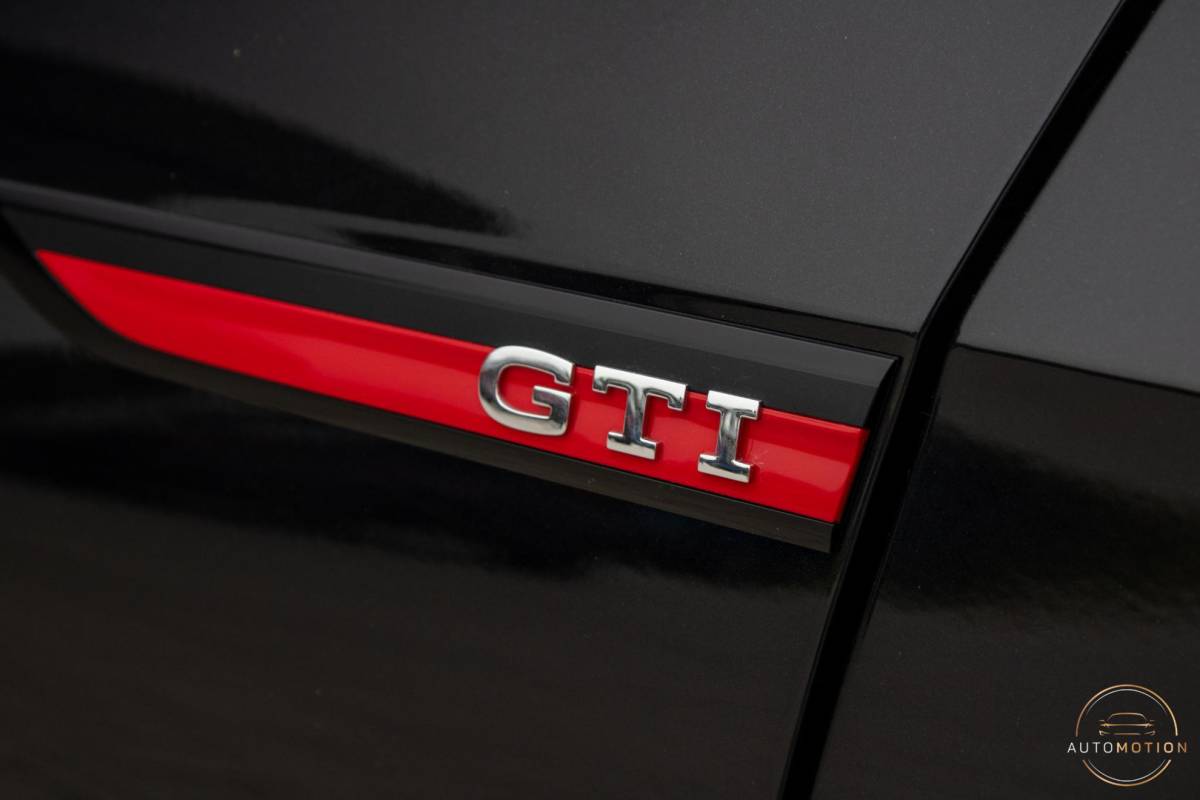 Volkswagen Golf Volkswagen Golf 2.0 TSI GTI PANO CAMERA MISTLAMPEN IQ STOELVERWARMING