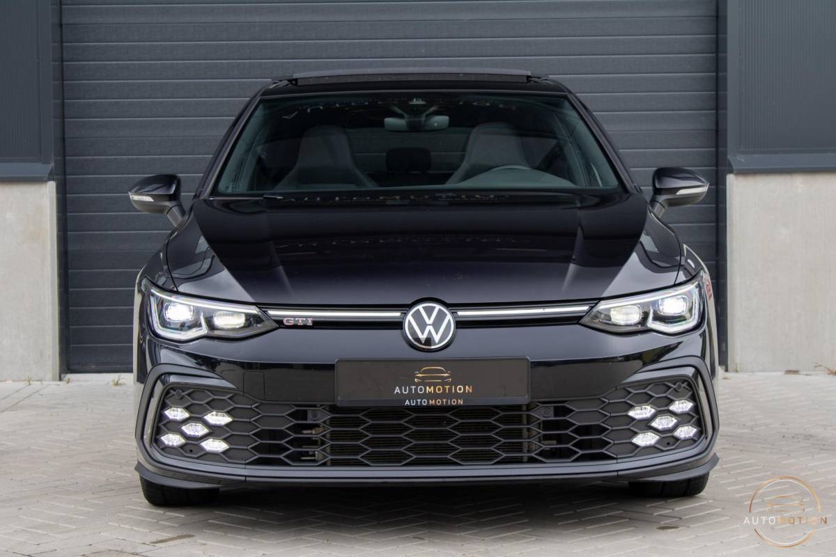 Volkswagen Golf Volkswagen Golf 2.0 TSI GTI PANO CAMERA MISTLAMPEN IQ STOELVERWARMING