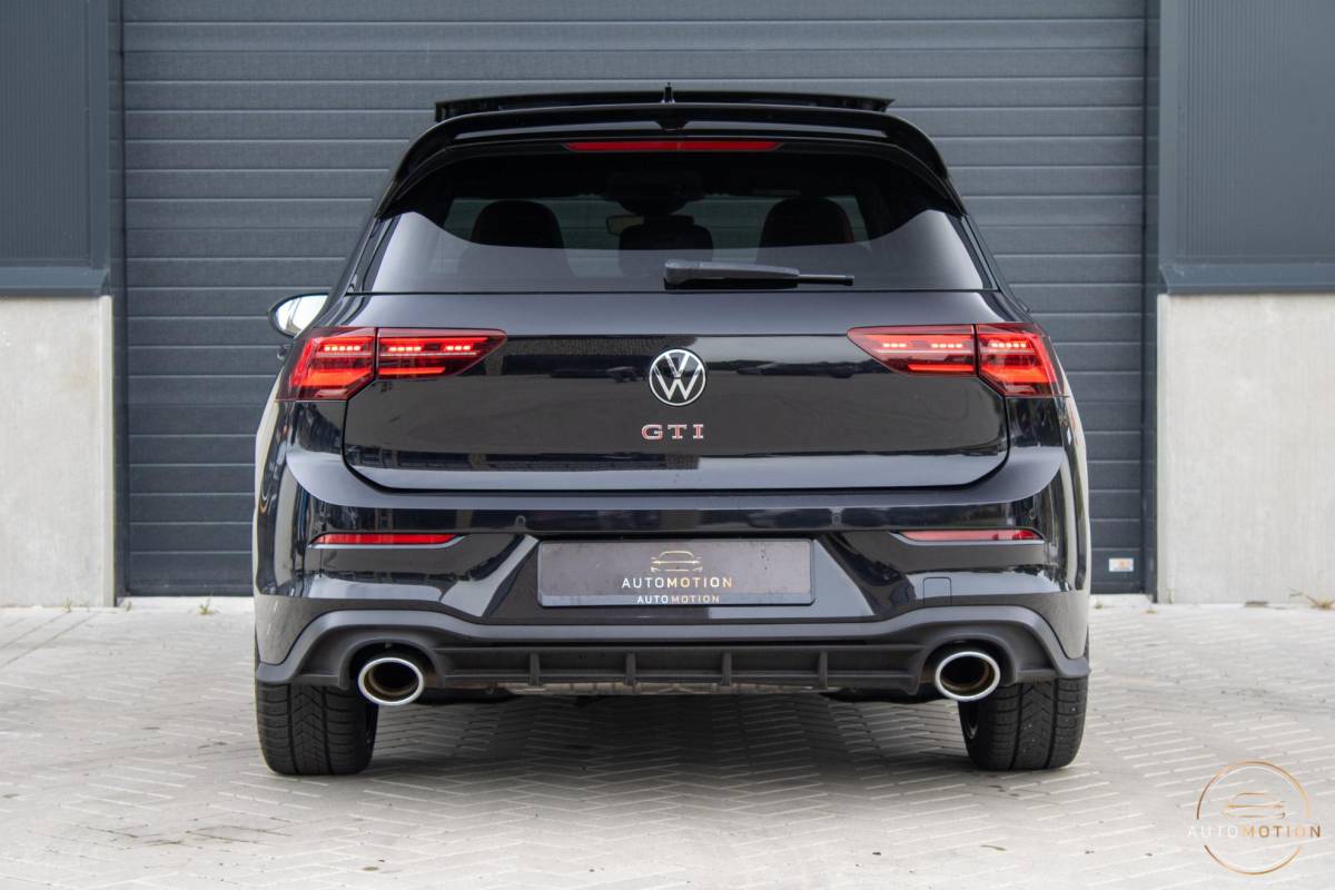 Volkswagen Golf Volkswagen Golf 2.0 TSI GTI PANO CAMERA MISTLAMPEN IQ STOELVERWARMING