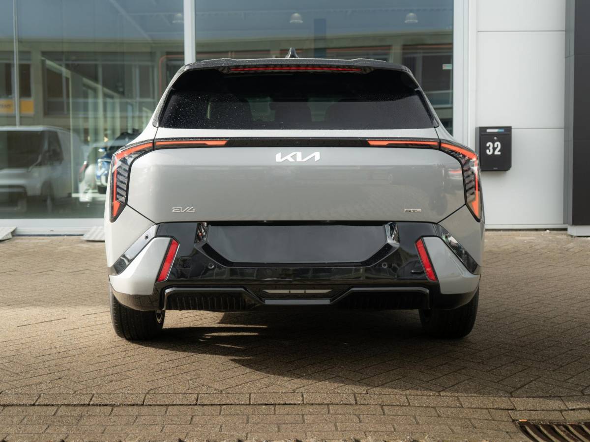 Kia EV4 Kia EV4 GT-PlusLine 81.4 kWh | In bestelling | Schuifkanteldak | Navi | Stoel en stuurverwarming |