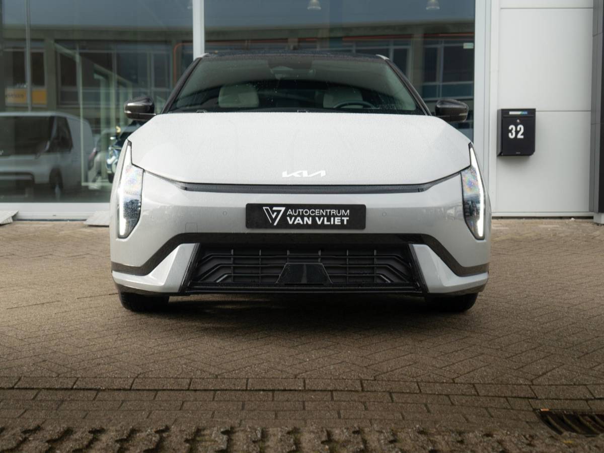 Kia EV4 Kia EV4 GT-PlusLine 81.4 kWh | In bestelling | Schuifkanteldak | Navi | Stoel en stuurverwarming |