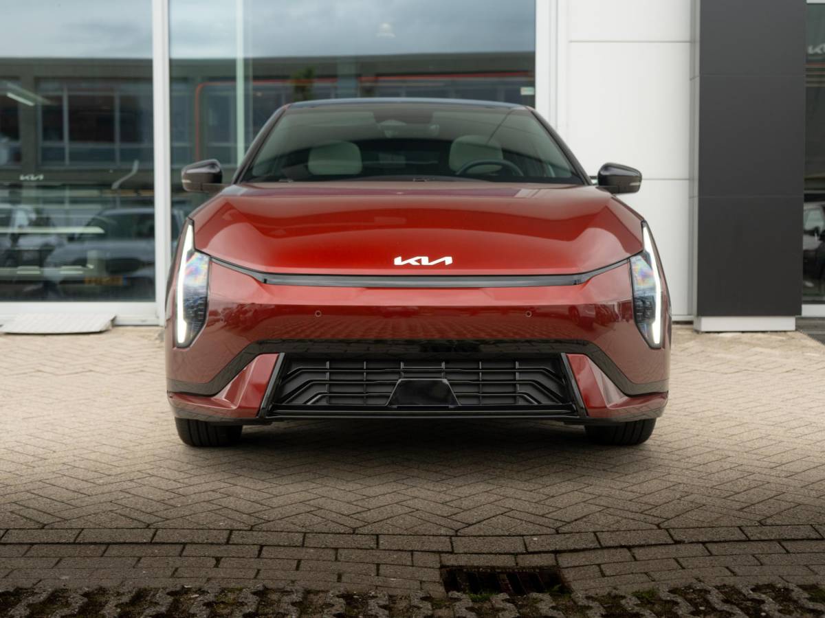 Kia EV4 Kia EV4 GT-PlusLine 81.4 kWh | In bestelling | Schuifkanteldak | Navi | Stoel en stuurverwarming |