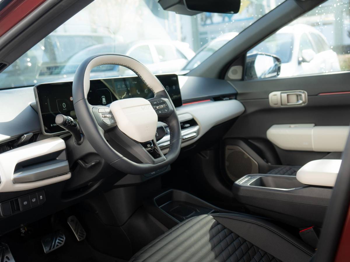 Kia EV4 Kia EV4 GT-PlusLine 81.4 kWh | In bestelling | Schuifkanteldak | Navi | Stoel en stuurverwarming |