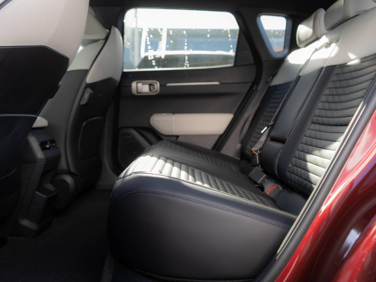 Kia EV4 Kia EV4 GT-PlusLine 81.4 kWh | In bestelling | Schuifkanteldak | Navi | Stoel en stuurverwarming |