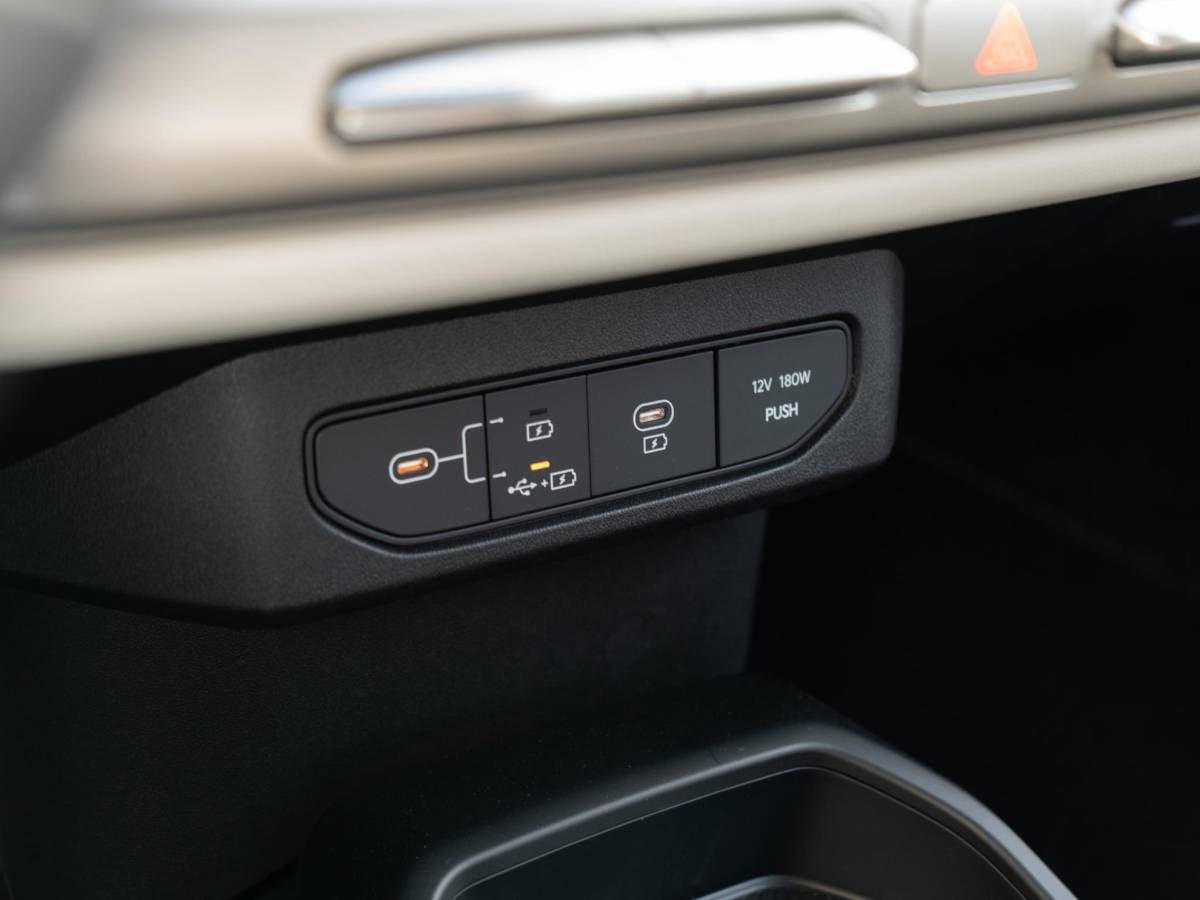 Kia EV4 Kia EV4 GT-PlusLine 81.4 kWh | In bestelling | Schuifkanteldak | Navi | Stoel en stuurverwarming |