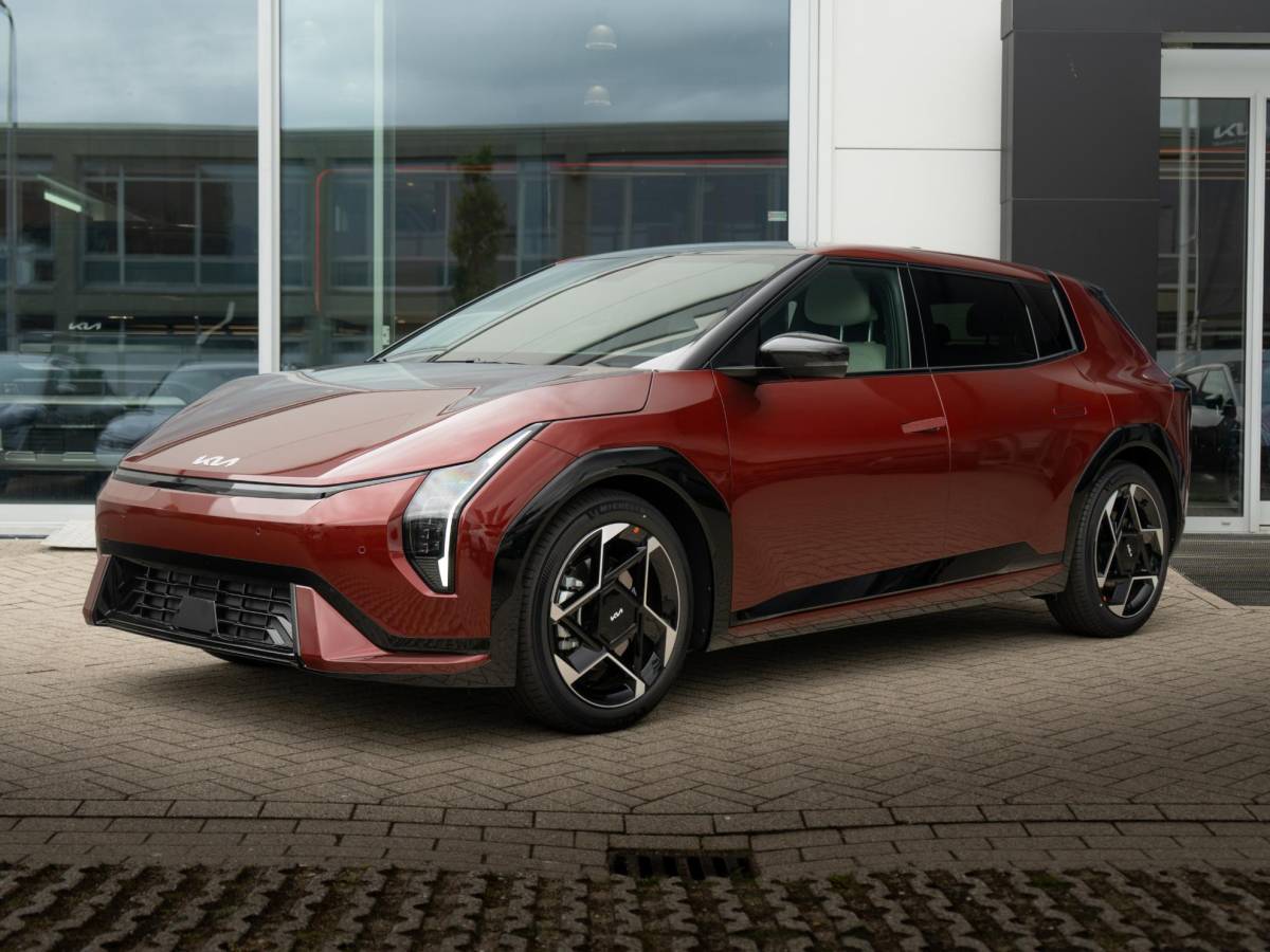 Kia EV4 Kia EV4 GT-PlusLine 81.4 kWh | In bestelling | Schuifkanteldak | Navi | Stoel en stuurverwarming |