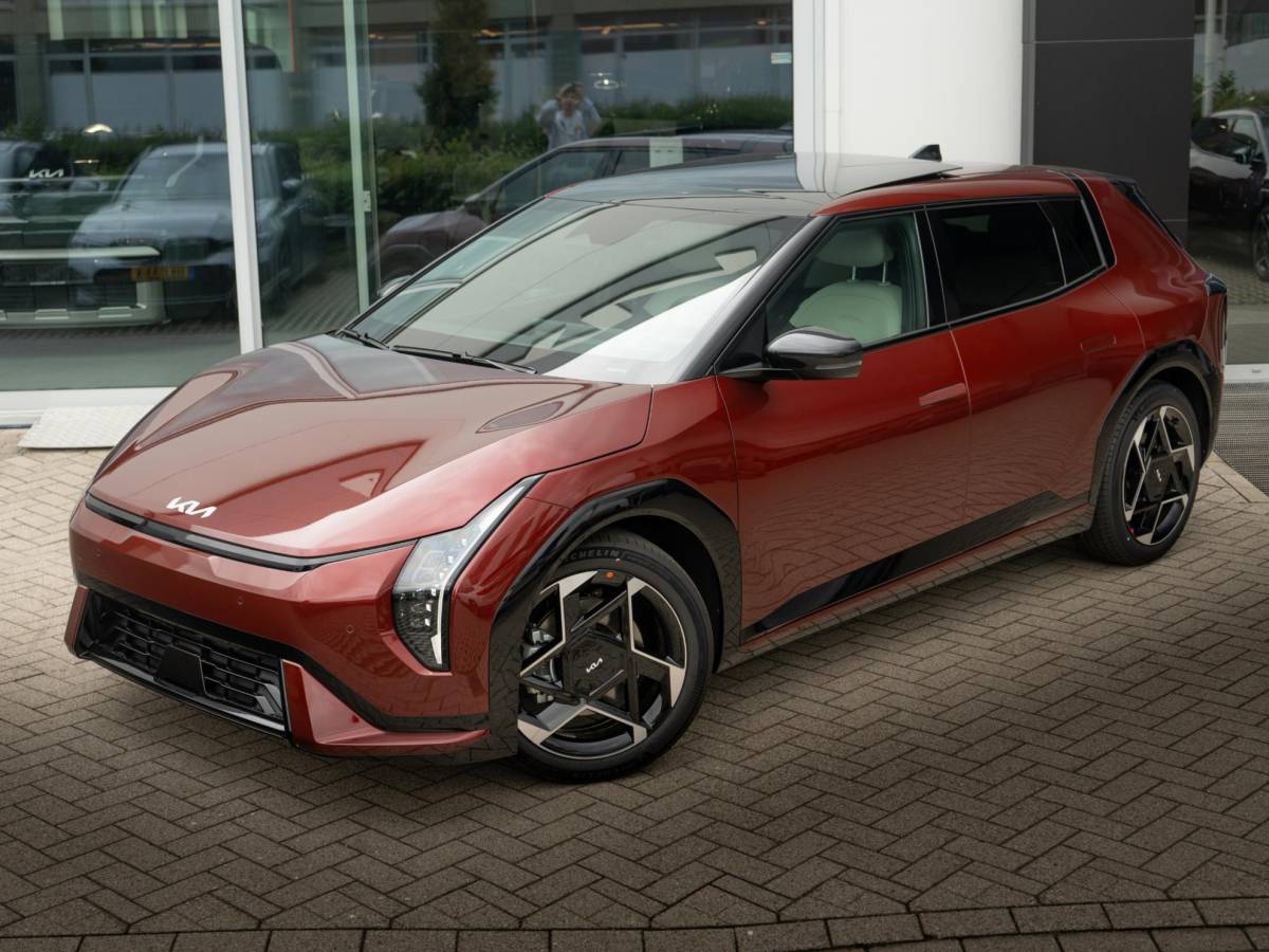 Kia EV4 Kia EV4 GT-PlusLine 81.4 kWh | In bestelling | Schuifkanteldak | Navi | Stoel en stuurverwarming |