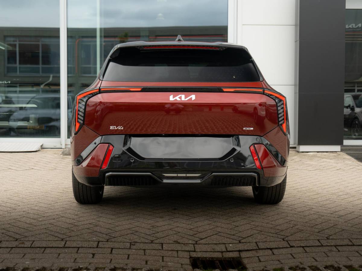 Kia EV4 Kia EV4 GT-PlusLine 81.4 kWh | In bestelling | Schuifkanteldak | Navi | Stoel en stuurverwarming |