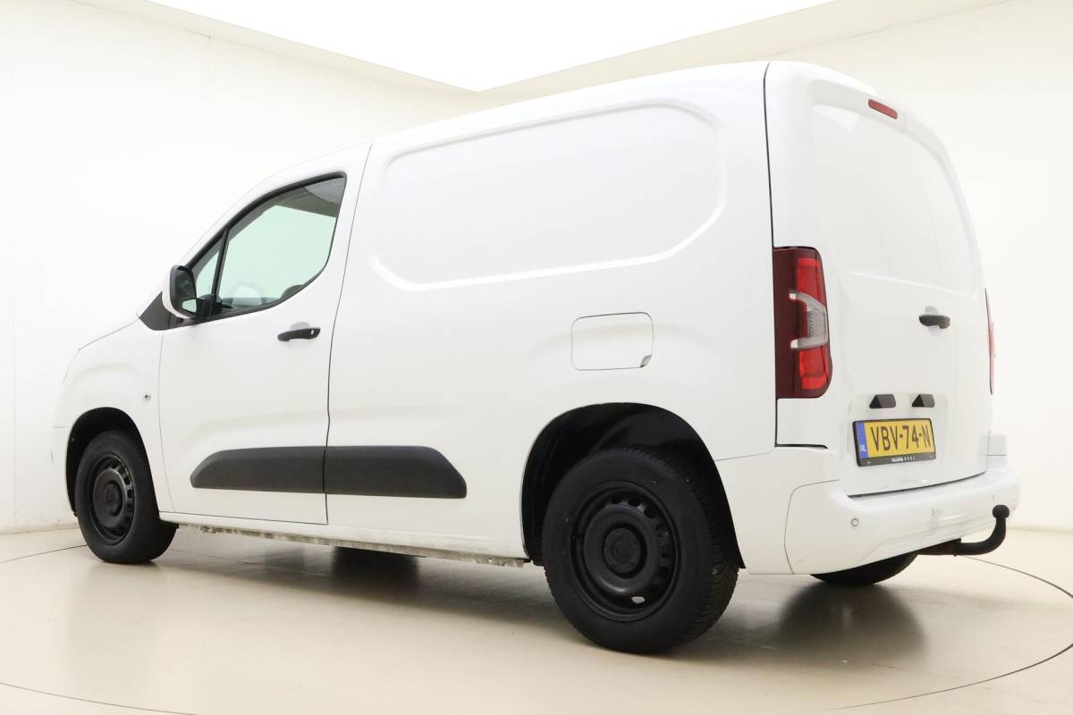 Opel Combo Opel Combo 1.6D L1H1 Edition 100pk | Navigatie | Cruise Control | Parkeersensoren Achter | Weinig Kilometers | Airco | Apple Carplay – Android Auto | Trekhaak