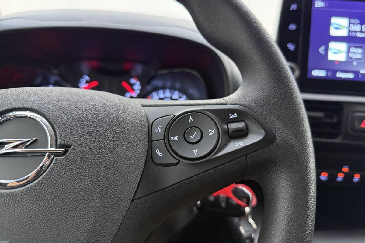 Opel Combo Opel Combo 1.6D L1H1 Edition 100pk | Navigatie | Cruise Control | Parkeersensoren Achter | Weinig Kilometers | Airco | Apple Carplay – Android Auto | Trekhaak