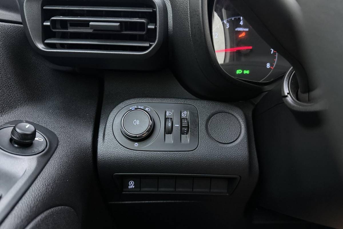 Opel Combo Opel Combo 1.6D L1H1 Edition 100pk | Navigatie | Cruise Control | Parkeersensoren Achter | Weinig Kilometers | Airco | Apple Carplay – Android Auto | Trekhaak