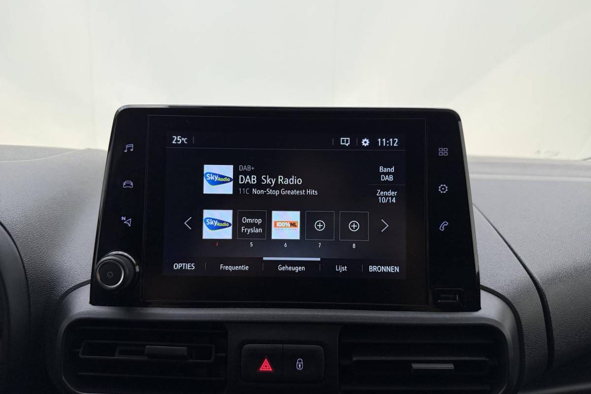Opel Combo Opel Combo 1.6D L1H1 Edition 100pk | Navigatie | Cruise Control | Parkeersensoren Achter | Weinig Kilometers | Airco | Apple Carplay – Android Auto | Trekhaak
