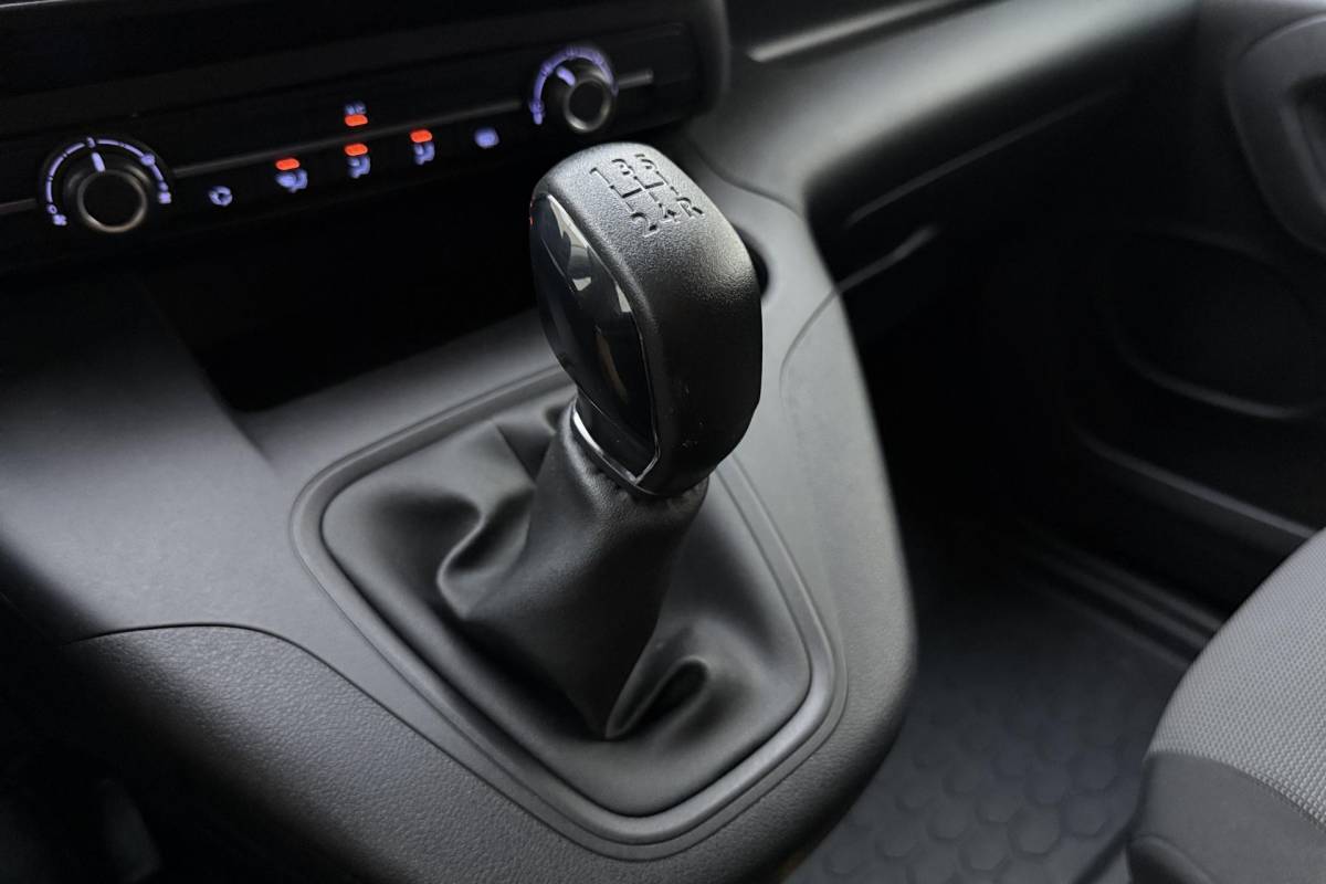 Opel Combo Opel Combo 1.6D L1H1 Edition 100pk | Navigatie | Cruise Control | Parkeersensoren Achter | Weinig Kilometers | Airco | Apple Carplay – Android Auto | Trekhaak