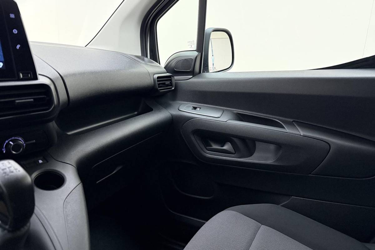 Opel Combo Opel Combo 1.6D L1H1 Edition 100pk | Navigatie | Cruise Control | Parkeersensoren Achter | Weinig Kilometers | Airco | Apple Carplay – Android Auto | Trekhaak