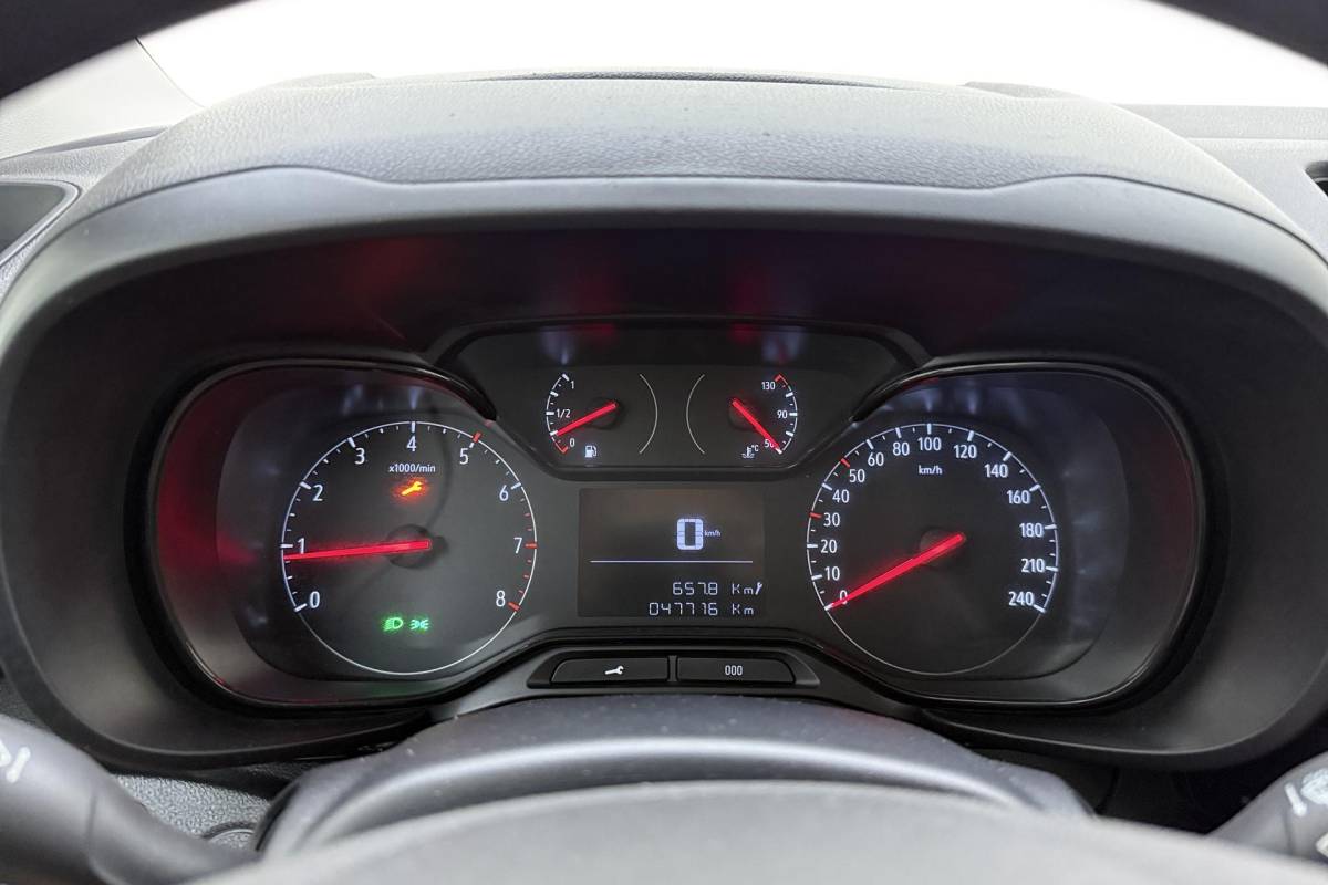 Opel Combo Opel Combo 1.6D L1H1 Edition 100pk | Navigatie | Cruise Control | Parkeersensoren Achter | Weinig Kilometers | Airco | Apple Carplay – Android Auto | Trekhaak