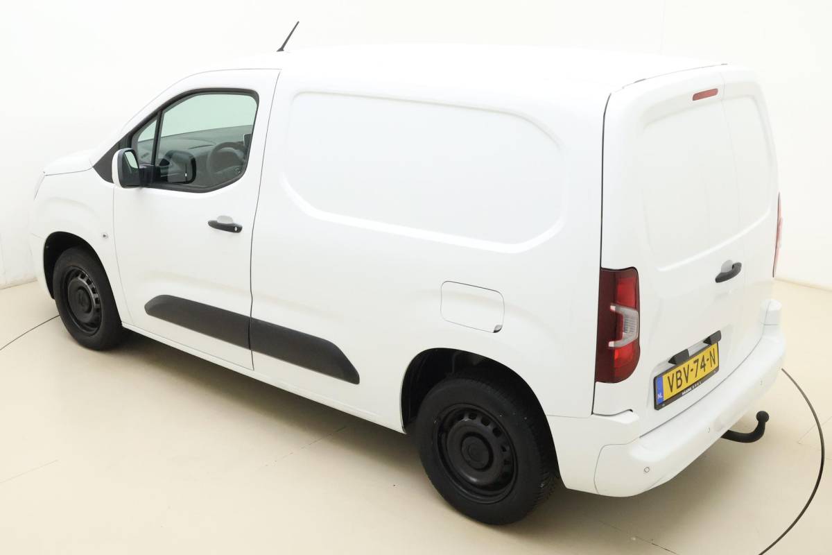 Opel Combo Opel Combo 1.6D L1H1 Edition 100pk | Navigatie | Cruise Control | Parkeersensoren Achter | Weinig Kilometers | Airco | Apple Carplay – Android Auto | Trekhaak