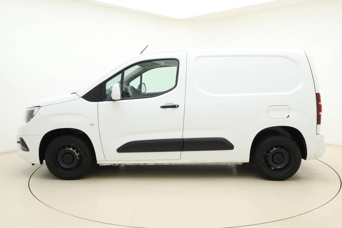 Opel Combo Opel Combo 1.6D L1H1 Edition 100pk | Navigatie | Cruise Control | Parkeersensoren Achter | Weinig Kilometers | Airco | Apple Carplay – Android Auto | Trekhaak