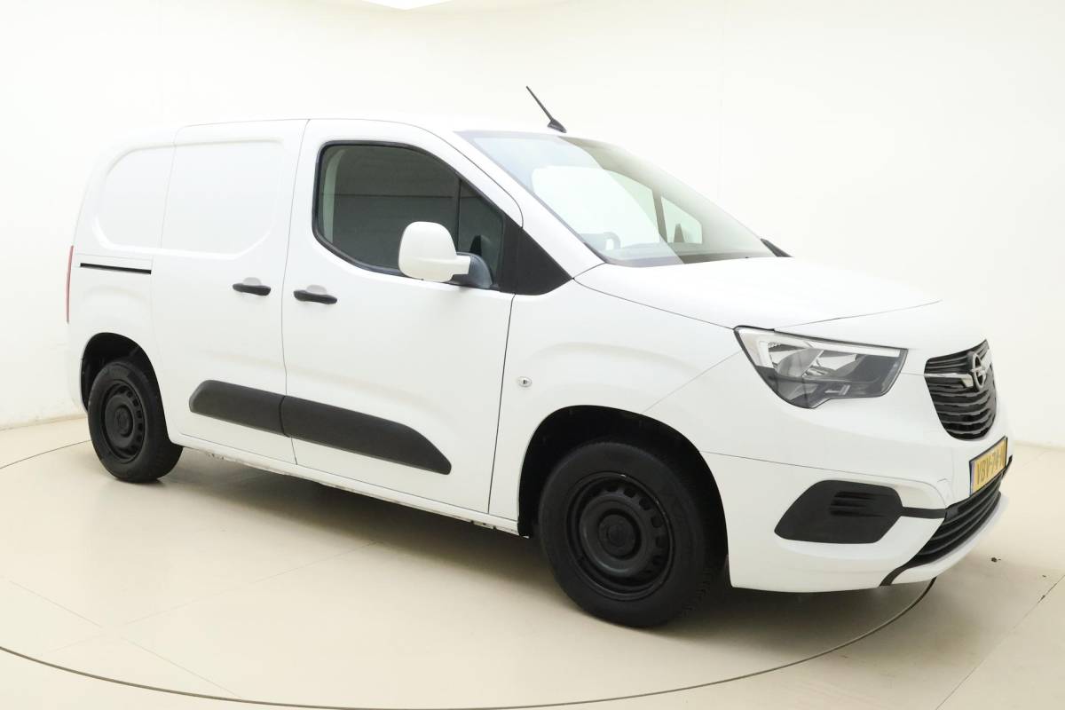 Opel Combo Opel Combo 1.6D L1H1 Edition 100pk | Navigatie | Cruise Control | Parkeersensoren Achter | Weinig Kilometers | Airco | Apple Carplay – Android Auto | Trekhaak