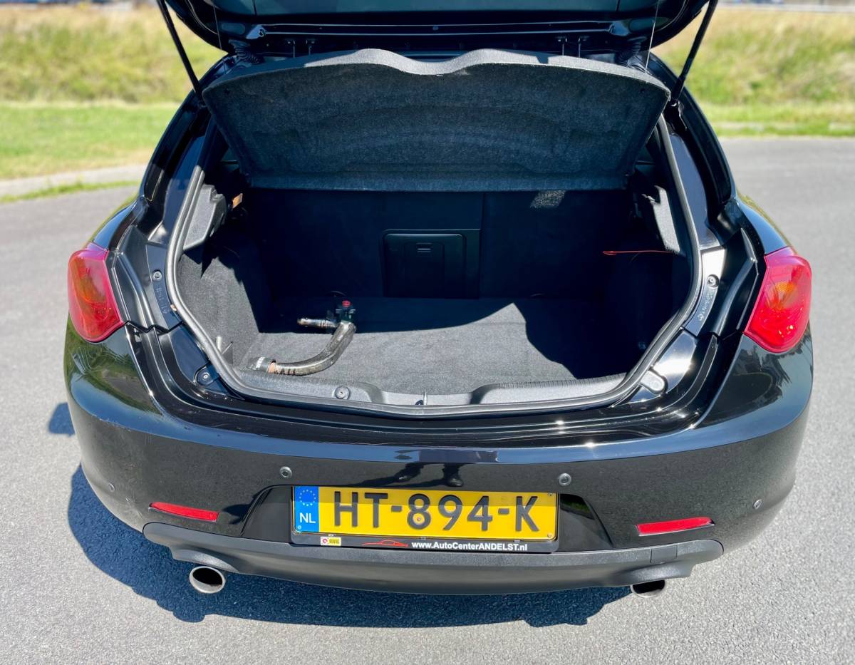 Alfa Romeo Giulietta Alfa Romeo Giulietta 1.7 TBi Quadrifoglio Verde, 235pk, Trekhaak, Navi, Cruise/Climate, Stoelverw, Bluetooth, Goed onderhouden!